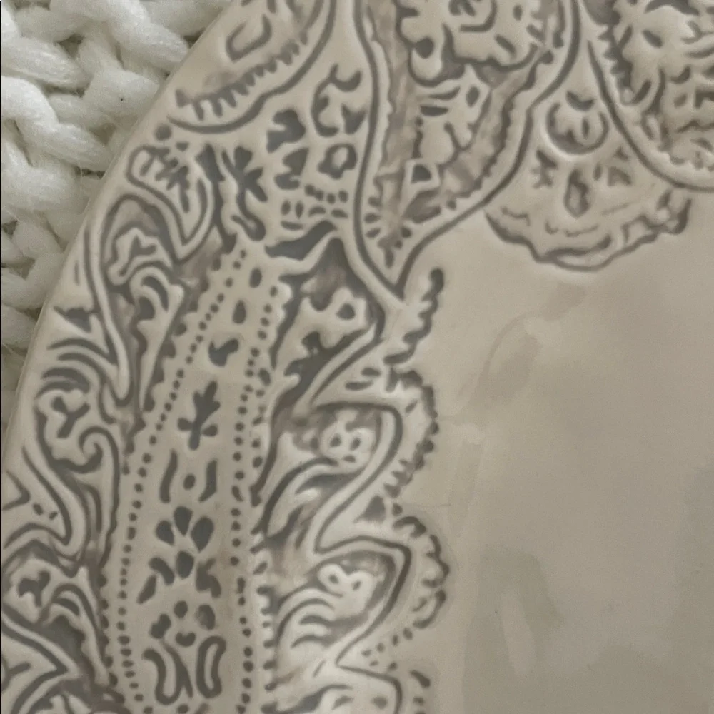 Pottery Barn Scarlett Cream Paisley Ceramic Dinner Plates - Set of 3
